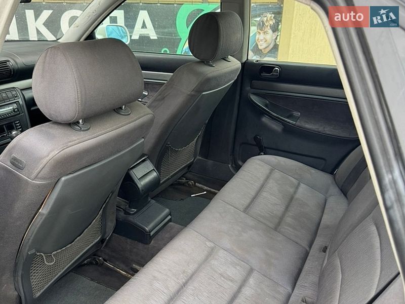 Седан Audi A4 1996 в Немішаєве