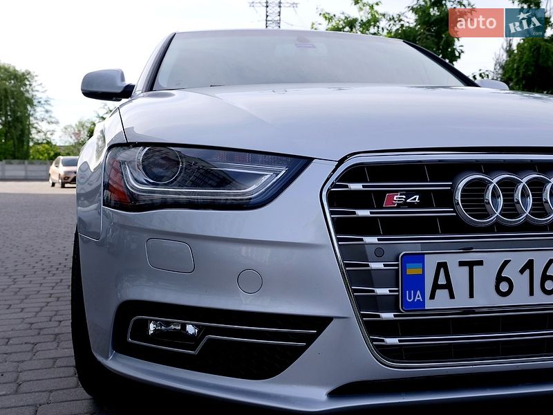 Седан Audi A4 2012 в Івано-Франківську