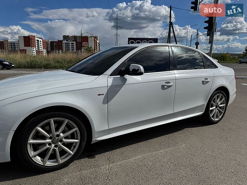 Седан Audi A4 2013 в Луцке