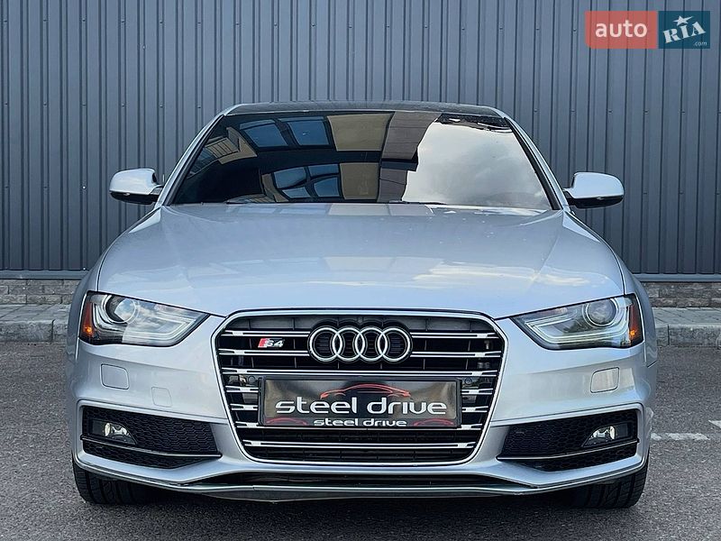 Седан Audi A4 2015 в Николаеве