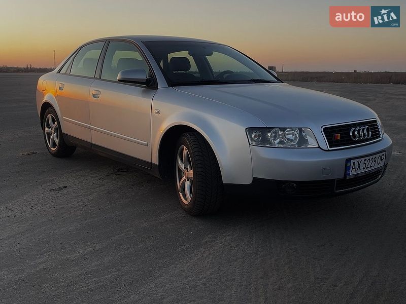 Седан Audi A4 2002 в Краснограді