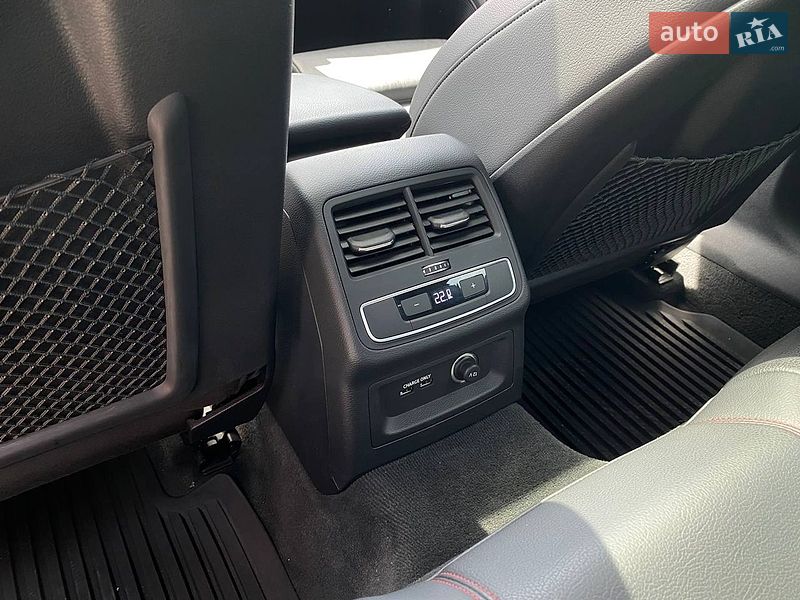 Седан Audi A4 2019 в Львове
