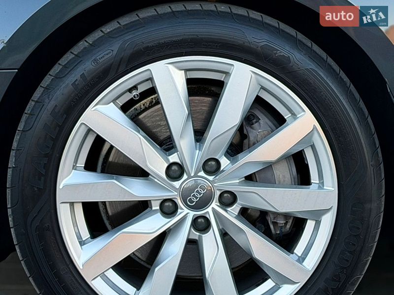 Седан Audi A4 2017 в Львове