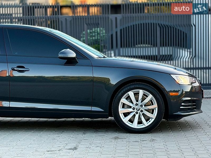 Седан Audi A4 2017 в Львове
