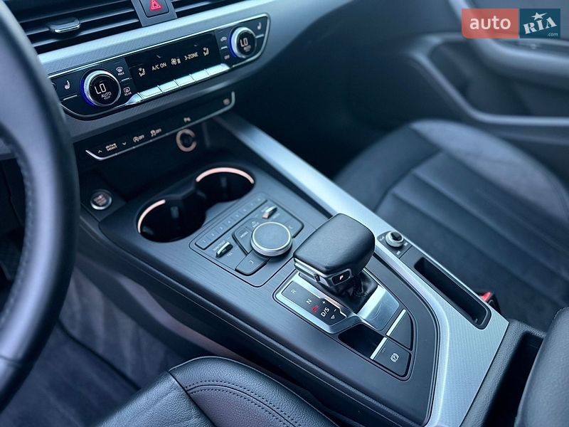 Седан Audi A4 2017 в Львове