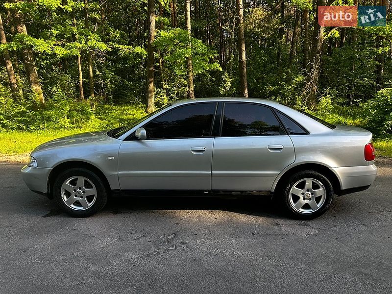 Седан Audi A4 1999 в Киверцах