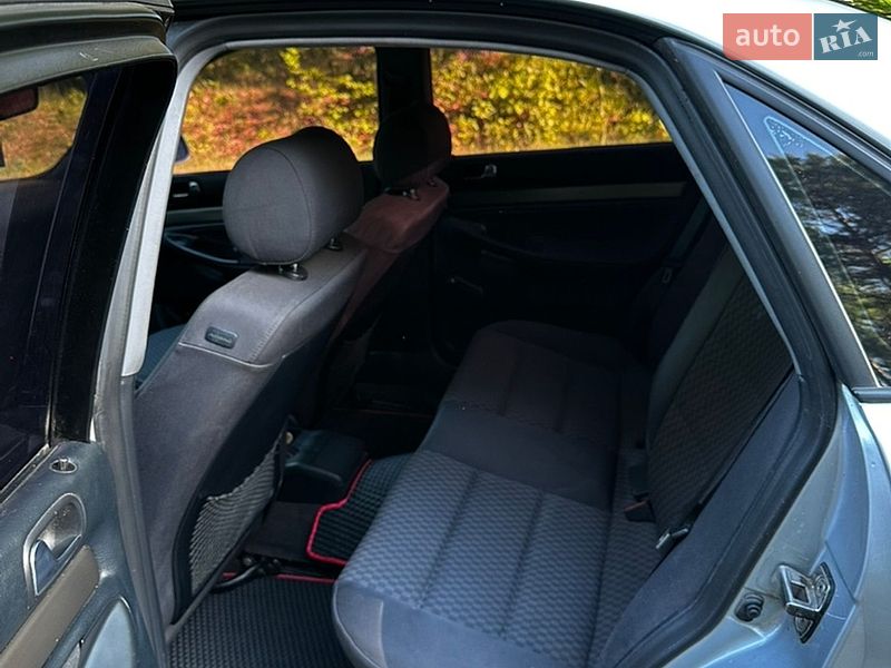Седан Audi A4 1999 в Киверцах