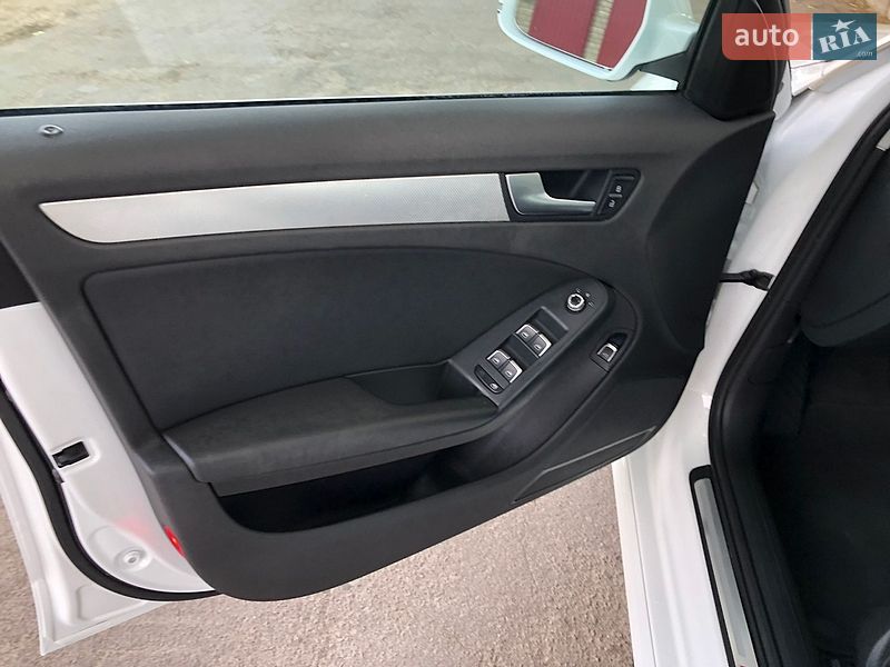 Седан Audi A4 2015 в Ровно