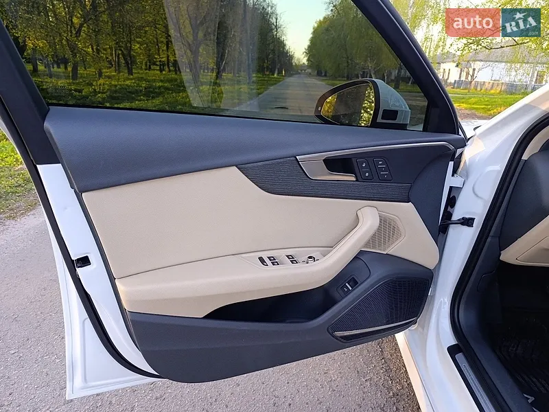 Audi A4 2017 VIN WAUENAF49JA033725 фото оголошення 13 з 65