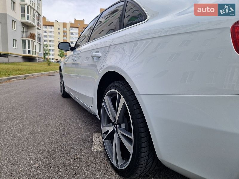 Седан Audi A4 2014 в Виннице
