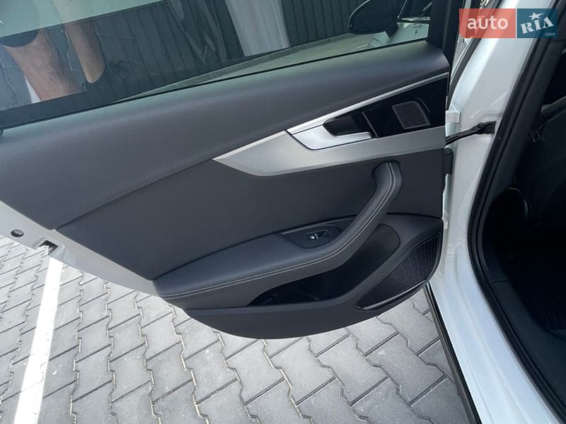 Седан Audi A4 2023 в Виноградове