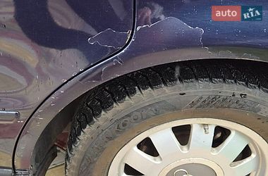 Седан Audi A4 1997 в Хороле