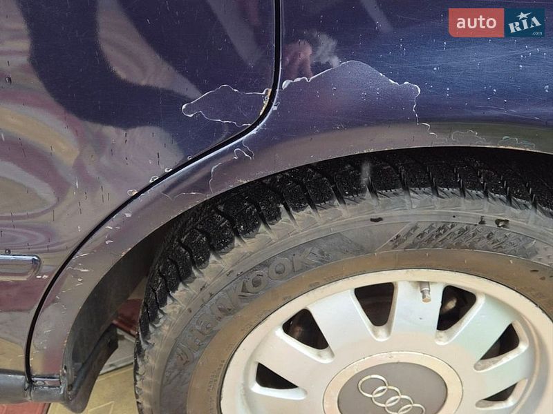 Седан Audi A4 1997 в Хороле