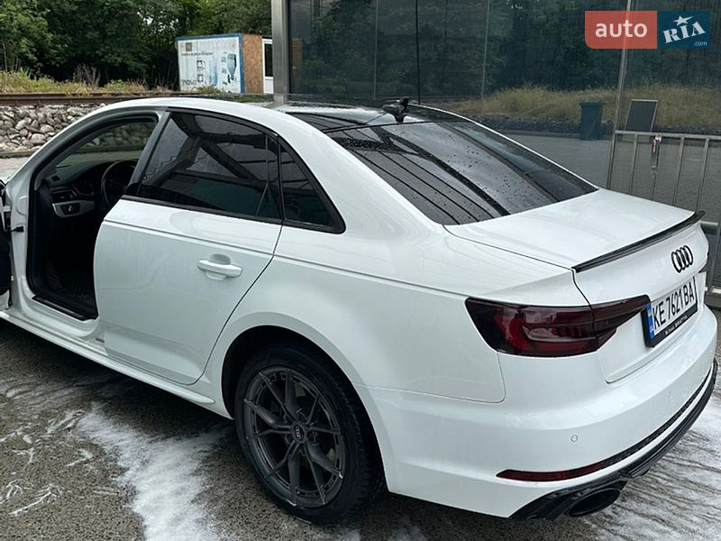 Седан Audi A4 2017 в Івано-Франківську