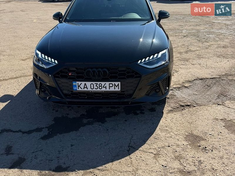 Седан Audi A4 2022 в Виннице