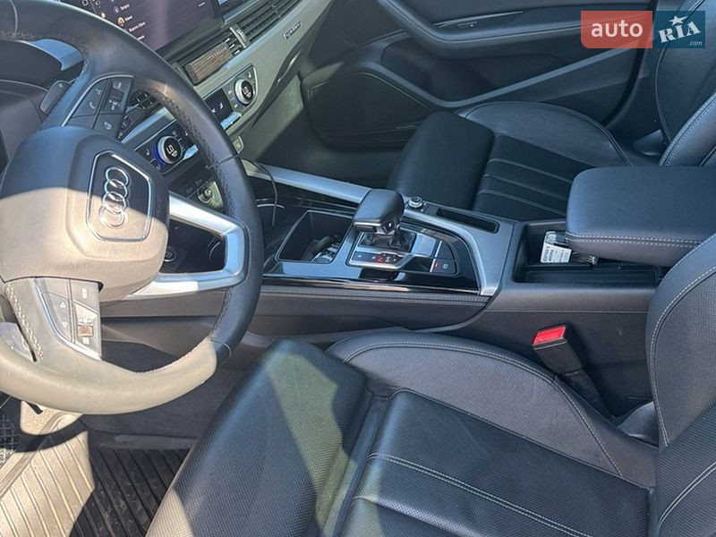 Седан Audi A4 2022 в Виннице