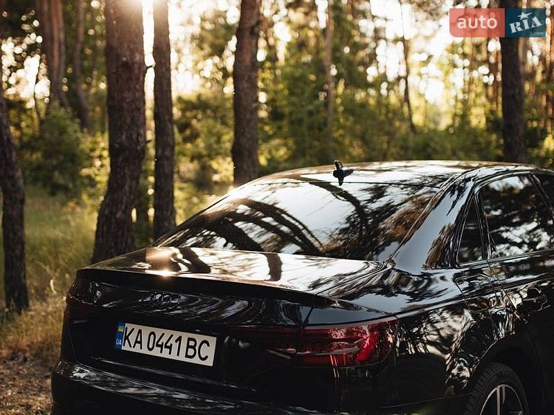 Седан Audi A4 2018 в Києві