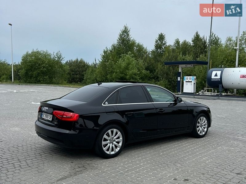 Седан Audi A4 2013 в Львові