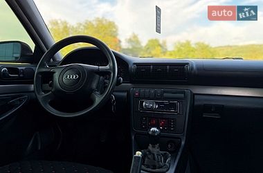 Седан Audi A4 1998 в Черновцах