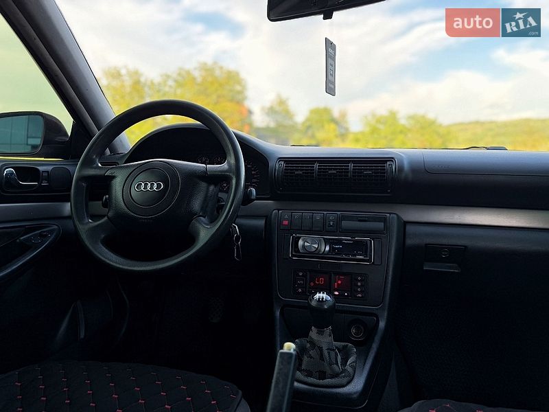 Седан Audi A4 1998 в Черновцах
