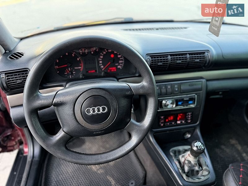 Седан Audi A4 1998 в Черновцах
