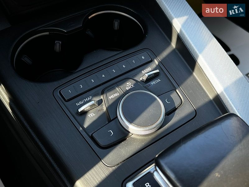 Седан Audi A4 2016 в Львові