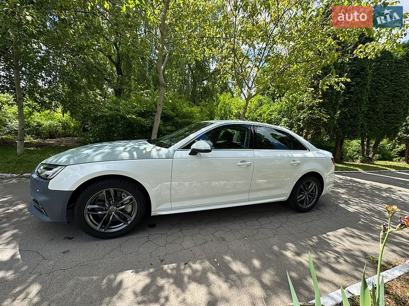 Седан Audi A4 2017 в Ровно