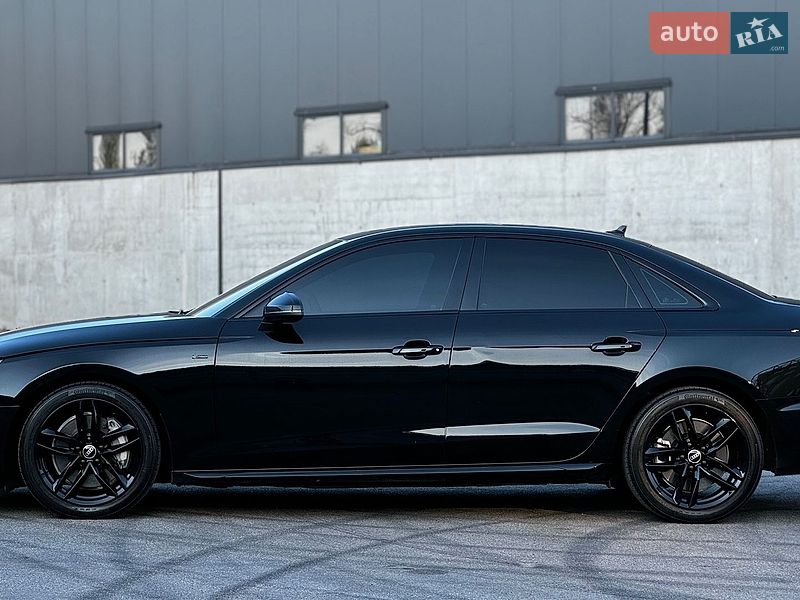 Седан Audi A4 2022 в Киеве