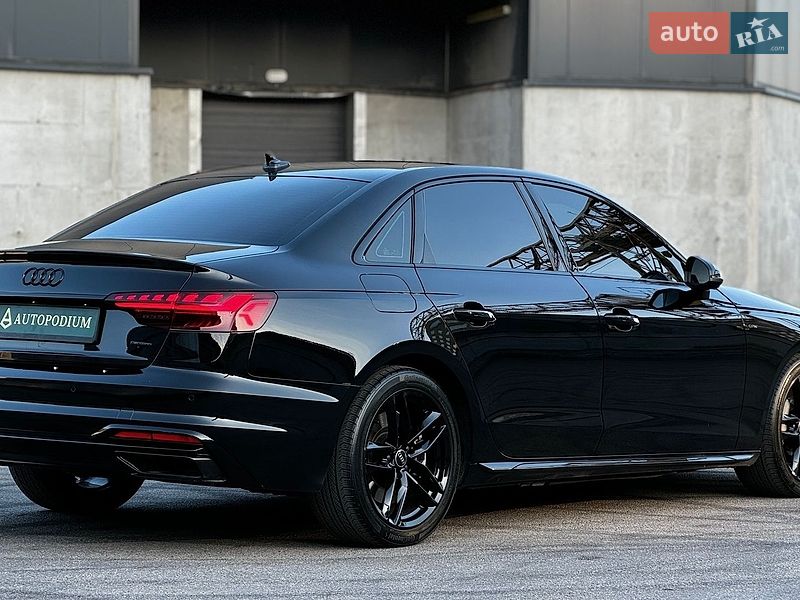 Седан Audi A4 2022 в Киеве