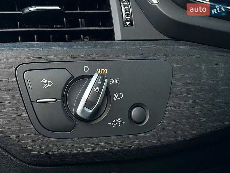 Седан Audi A4 2022 в Киеве