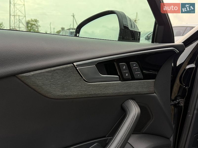 Седан Audi A4 2022 в Стрые