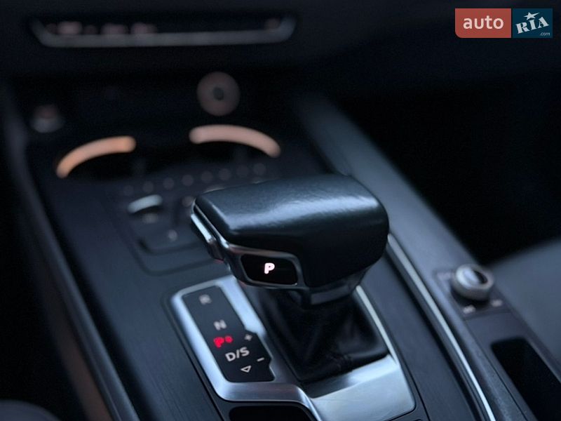 Седан Audi A4 2018 в Киеве