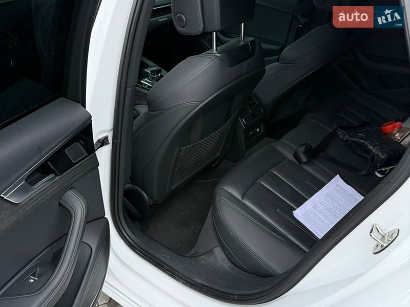 Седан Audi A4 2023 в Хмельницком
