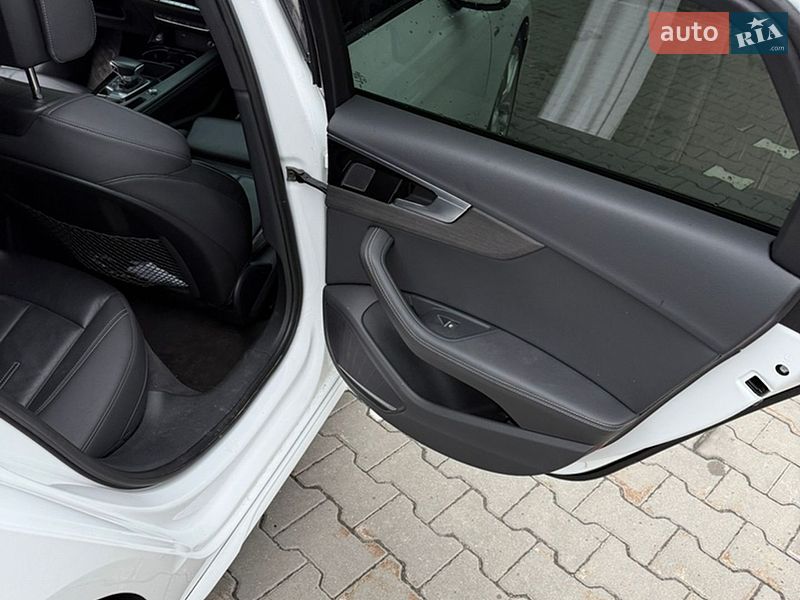 Седан Audi A4 2023 в Хмельницком