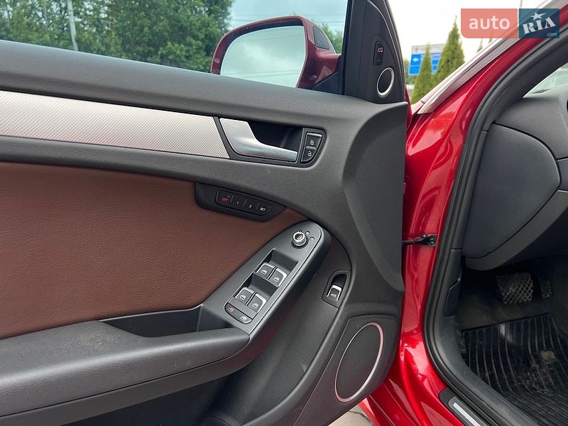 Седан Audi A4 2014 в Нововолынске