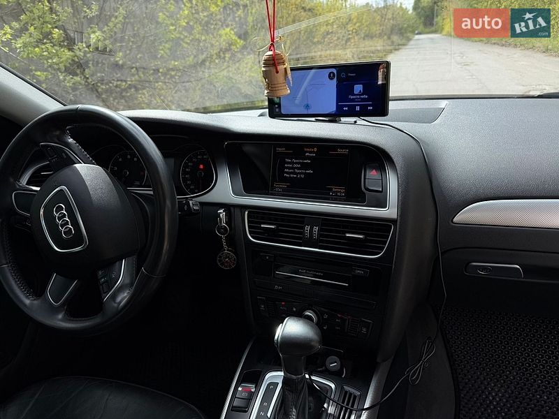 Седан Audi A4 2014 в Львові