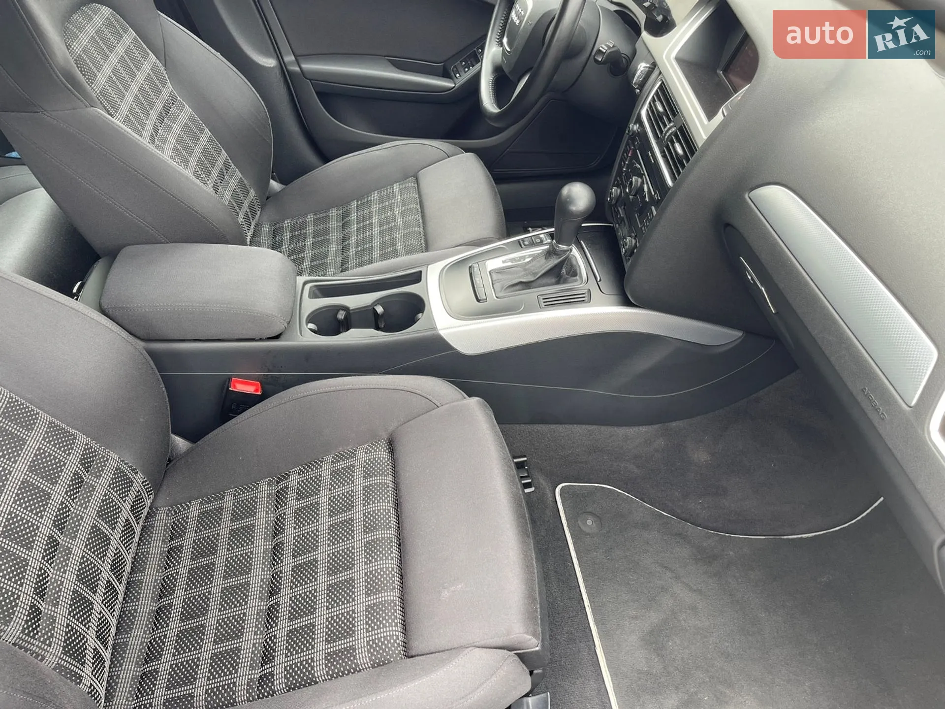 2011 Audi A4 - мініатюра 46