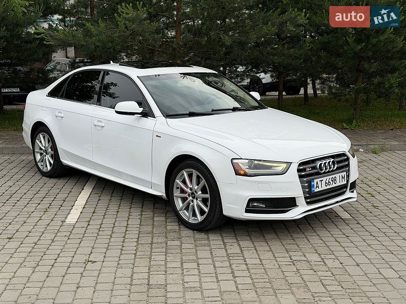 Седан Audi A4 2015 в Ивано-Франковске