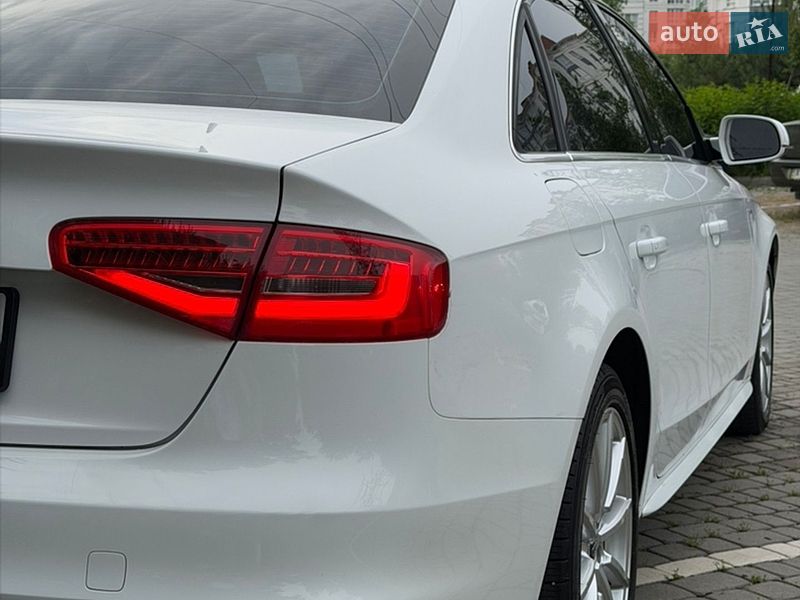 Седан Audi A4 2015 в Ивано-Франковске