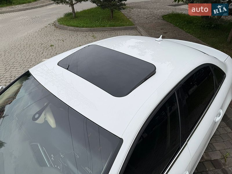 Седан Audi A4 2015 в Ивано-Франковске
