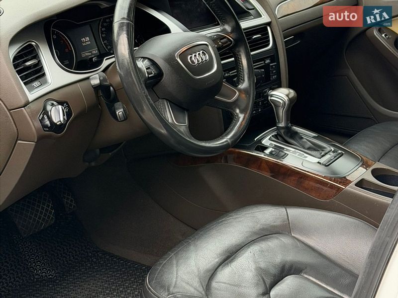 Седан Audi A4 2015 в Ивано-Франковске