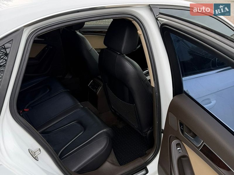 Седан Audi A4 2015 в Ивано-Франковске