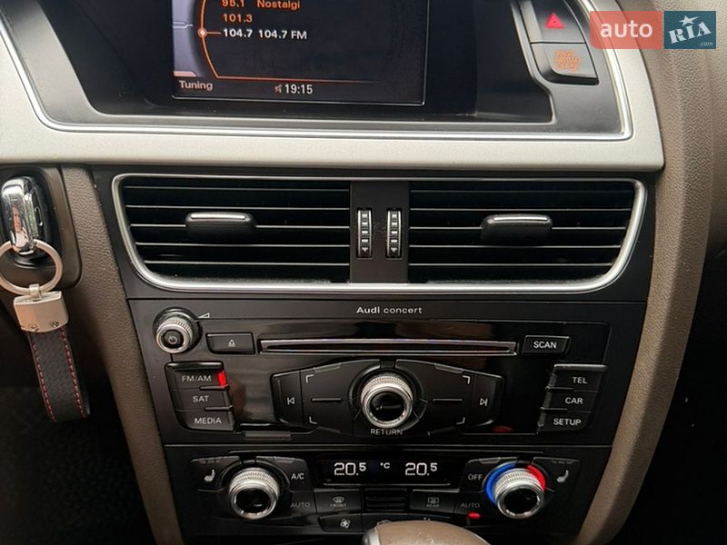 Седан Audi A4 2015 в Ивано-Франковске