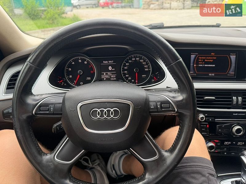 Седан Audi A4 2015 в Ивано-Франковске