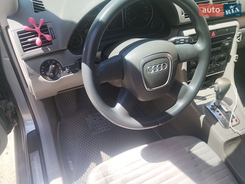 Седан Audi A4 2005 в Лебедине