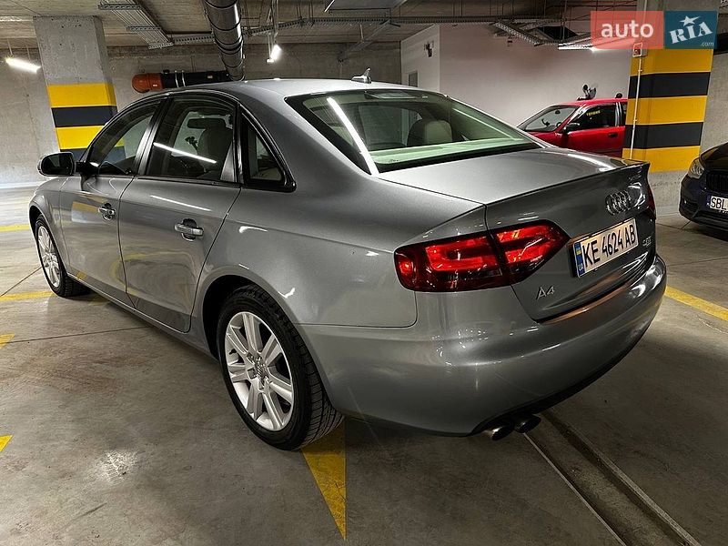 Седан Audi A4 2010 в Кривом Роге