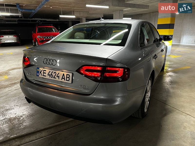 Седан Audi A4 2010 в Кривом Роге