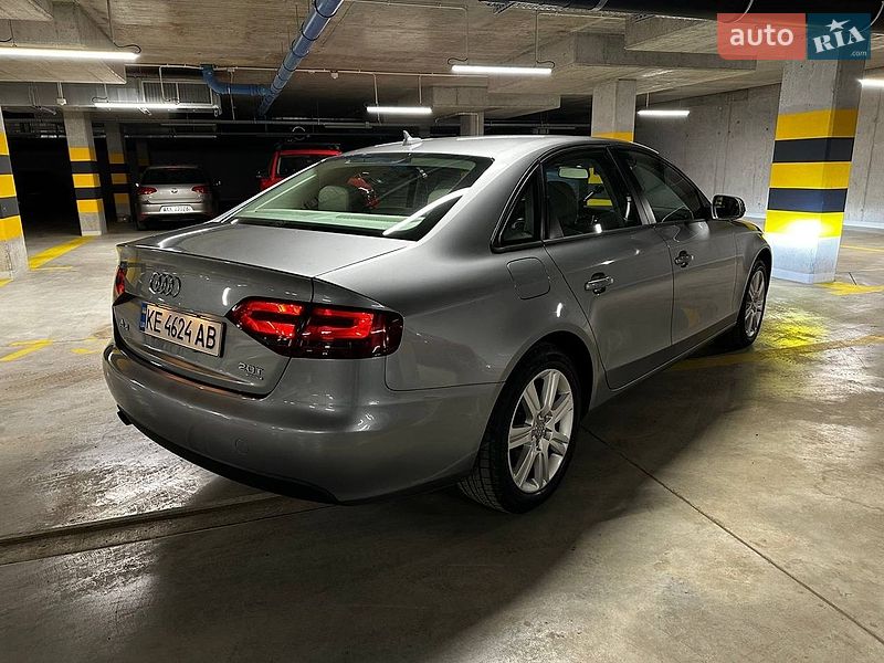 Седан Audi A4 2010 в Кривом Роге