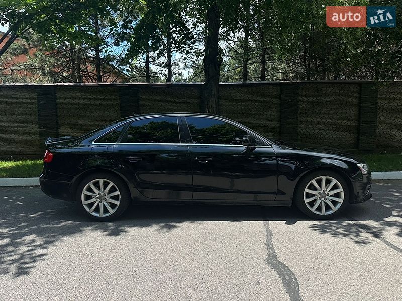 Седан Audi A4 2012 в Дніпрі