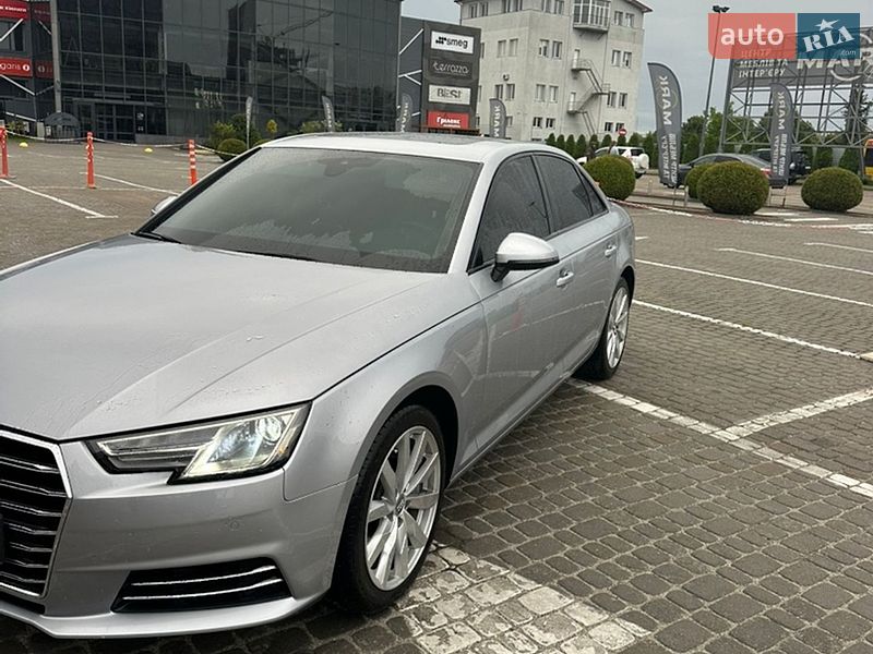 Седан Audi A4 2015 в Львові